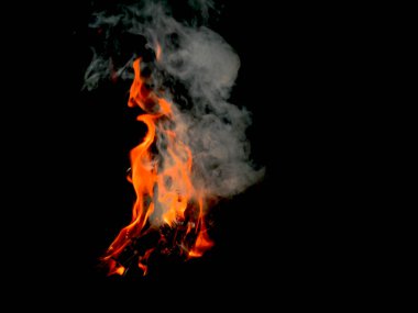 Siyah arkaplandaki alevlerin soyut arkaplan resmi.