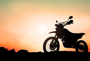 Akşamları motokros silueti
