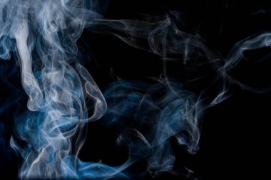 Siyah bir arkaplan üzerinde hareket eden duman arkaplanı soyut desen arkaplanı