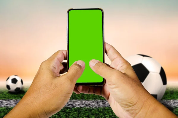 Verde Telefone Celular Tela Branco Mão Homem Com Fundo Futebol — Fotografia de Stock