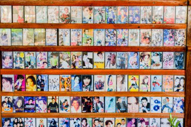 Taylandlı sanatçıların toplu kasetleri, 2 Temmuz 2021, Surat Thani, Tayland.