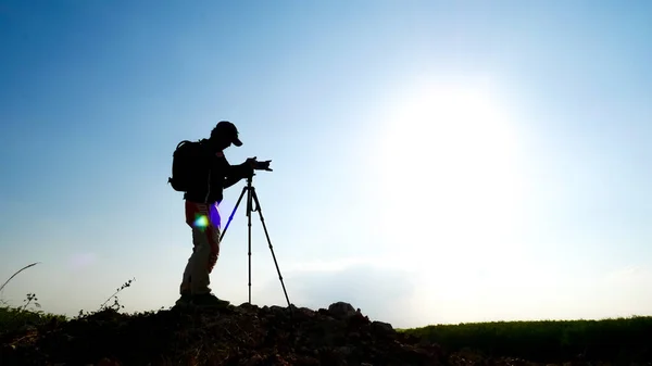 Gebaar Silhouet Professionele Landschap Reizen Fotograaf Het Nemen Van Foto — Stockfoto