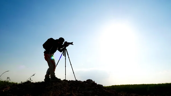 Silhouette Geste Photographe Professionnel Voyage Paysage Prenant Des Photos Sur — Photo