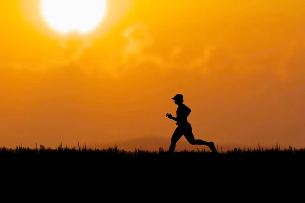 Silhouette Eines Läufers Der Abends Übt Trainingsideen Nach Der Coronavirus — Stockfoto