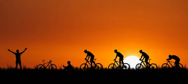 Cyklistická Silueta Jízda Kole Mnoha Pózách Výstřižkovou Cestou — Stock fotografie