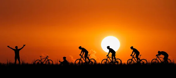 Cyklist Siluett Rida Cykel Många Poser Med Klippning Väg — Stockfoto