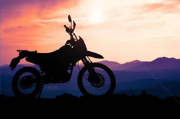 Silhuett Motocross Motorcykel Äventyrlig Turist Kvällen — Stockfoto