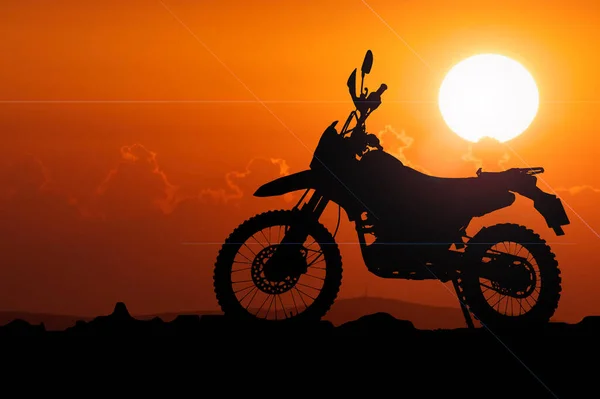 Silhouette Une Moto Motocross Touriste Aventureux Dans Soirée — Photo