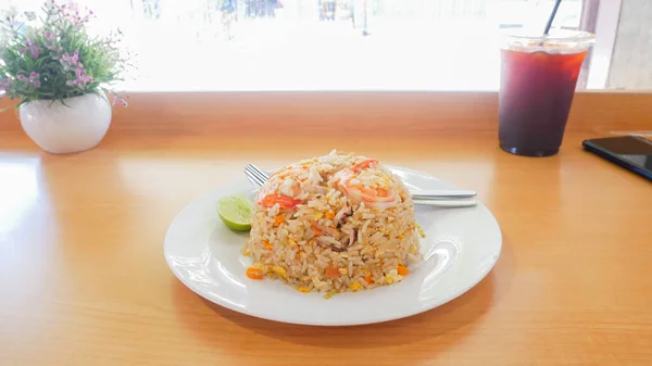 Delicious Shrimp Fried Rice White Plate Placed Wooden Table — Stock Photo, Image