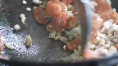 Tavada lezzetli bir yemek yakın plan