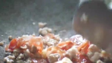 Tavada lezzetli bir yemek yakın plan