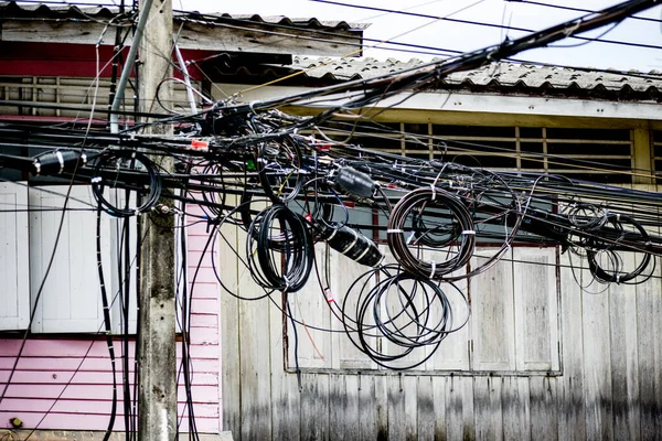 Neorganizované Komunikační Linky Elektrických Tyčích — Stock fotografie