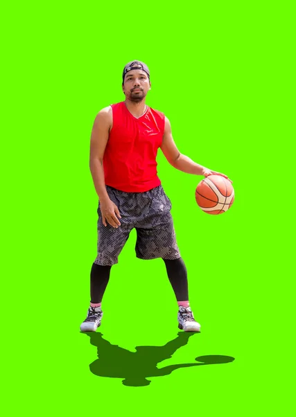 Gata Basketspelare Sydöstra Asiatiska Dribble Basket Färgad Bakgrund Med Klippbana — Stockfoto