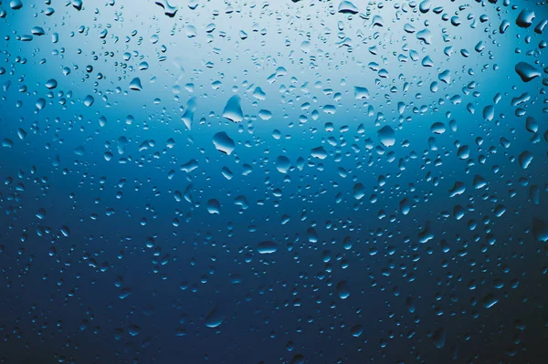 Gotas Agua Refrescantes Sobre Fondo Azul Espacio Para Copiar —  Fotos de Stock