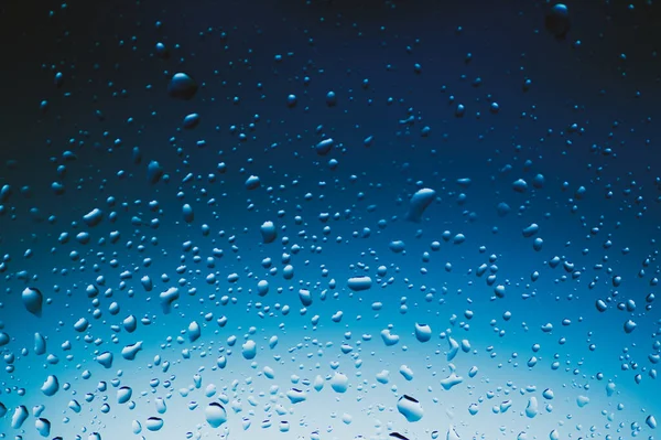 Gotas Agua Refrescantes Sobre Fondo Azul Espacio Para Copiar —  Fotos de Stock
