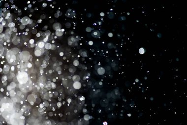 Soyut renkli çözünmüş dairesel fakül, soyut arkaplan. Soyut arkaplan. Gri, beyaz daireler, siyah arka planda ışıklar. Bulanık, bulanık resim.