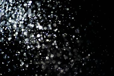 Soyut renkli çözünmüş dairesel fakül, soyut arkaplan. Soyut arkaplan. Gri, beyaz daireler, siyah arka planda ışıklar. Bulanık, bulanık resim.