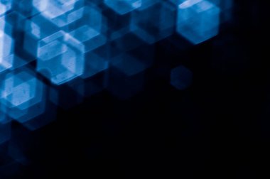 Bulanık lensten mavi bokeh 'in soyut arkaplan resmi. arkaplan kullanımı