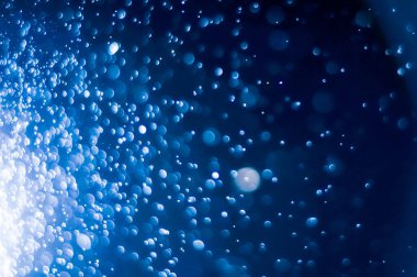 Bulanık lensten mavi bokeh 'in soyut arkaplan resmi. arkaplan kullanımı