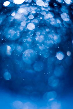 Bulanık lensten mavi bokeh 'in soyut arkaplan resmi. arkaplan kullanımı