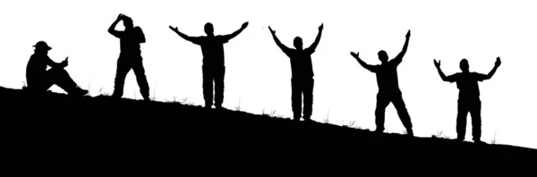 男人们高兴地举起手的轮廓 一个手握双手站在山路陡峭的男人的轮廓 — 图库照片