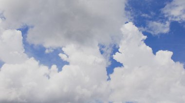 Güzel gökyüzü ve bulutların soyut arkaplanı.