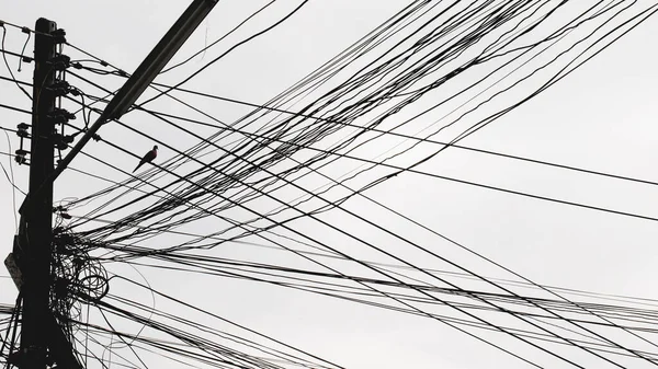 Karışık Elektrik Iletişim Kabloları Güvensizlik Dikkatsizlik Kavramı — Stok fotoğraf