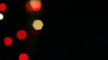 Renkli noel ışıkları bokeh etkisi. Tasarımınız için sanatsal, soyut odaklanmış arkaplan.