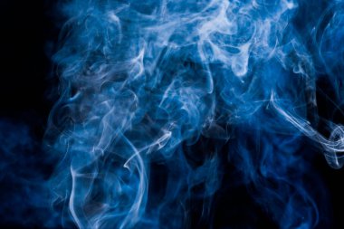 Siyah Arkaplanda Pofuduk Duman ve Sis