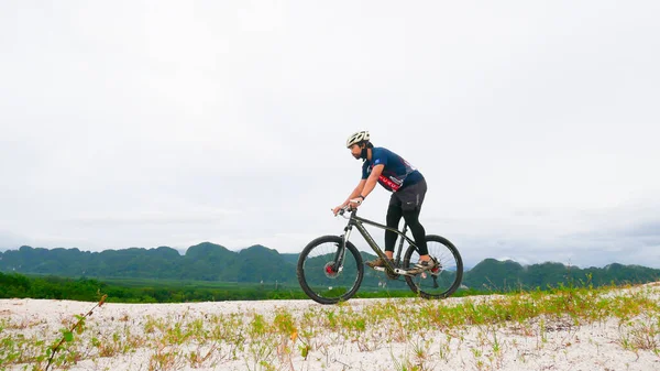 Tourist Cyclists Practing Mountain Beautiful View Αυγούστου 2021 Surat Thani — Φωτογραφία Αρχείου