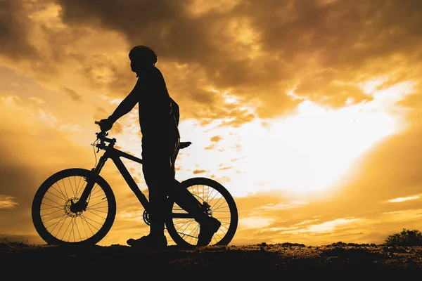 Silhouettes Touring Cyclists Practicing Mountains Offer Beautiful Views Evening — Stock Photo, Image