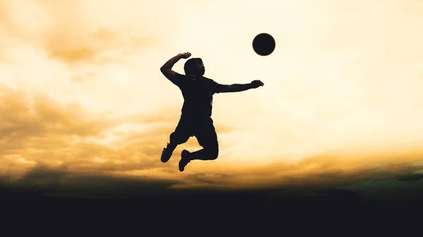 Silhouette Volleyball Player Practicing Mountain Offers Beautiful View Evening — Stock Photo, Image