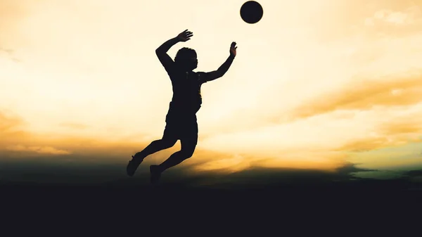 Silhouette Volleyball Player Practicing Mountain Offers Beautiful View Evening — Stock Photo, Image