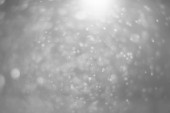 Ein Schwarz-Weiß-Bild von Bokeh aus einer verschwommenen Linse für den Hintergrund Ihres Projekts.