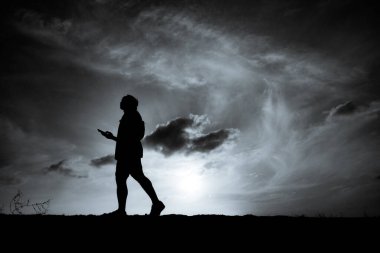 Proje geçmişiniz için insanların siyah beyaz resimleri.