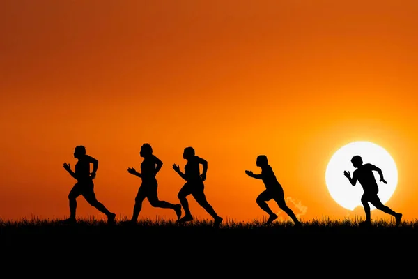 Silhouette Runners Training Mountains Beautiful Views Evening Group Runners Practicing — Stock Photo, Image