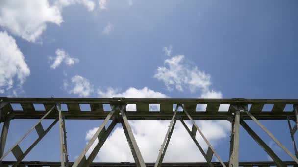 白天河上的铁路桥 — 图库视频影像