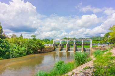 Tayland 'da trenler için çelik köprüler kompleks çelik yapıya sahiptir. güzel çelik yapı