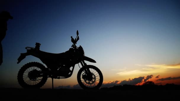 Motorrijwiel Road Silhouet Van Motorrijder — Stockvideo