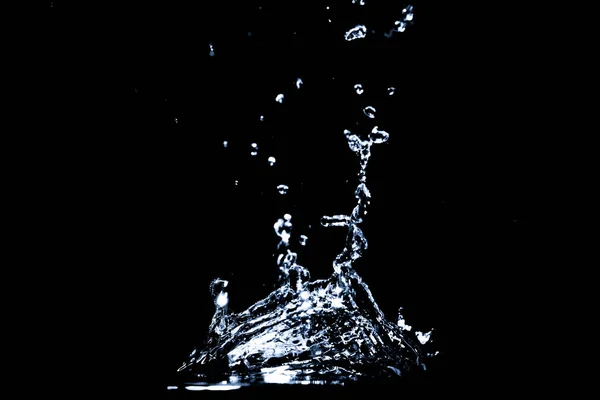 Spritzendes Wasser Auf Schwarzem Hintergrund Wasser Plätschert Vor Schwarzem Hintergrund — Stockfoto
