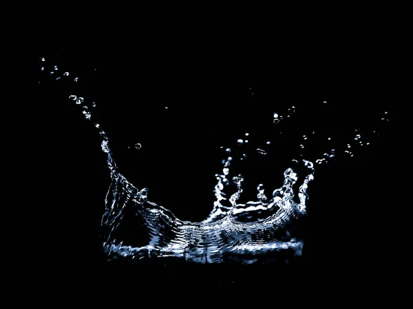 Water Spetteren Een Zwarte Achtergrond Water Spat Een Zwarte Achtergrond — Stockfoto