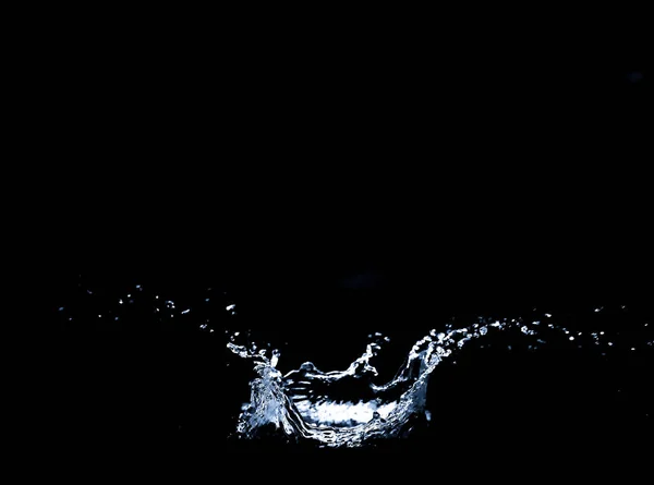 Water Spetteren Een Zwarte Achtergrond Water Spat Een Zwarte Achtergrond — Stockfoto