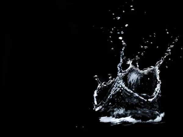 Spritzendes Wasser Auf Schwarzem Hintergrund Wasser Plätschert Vor Schwarzem Hintergrund — Stockfoto