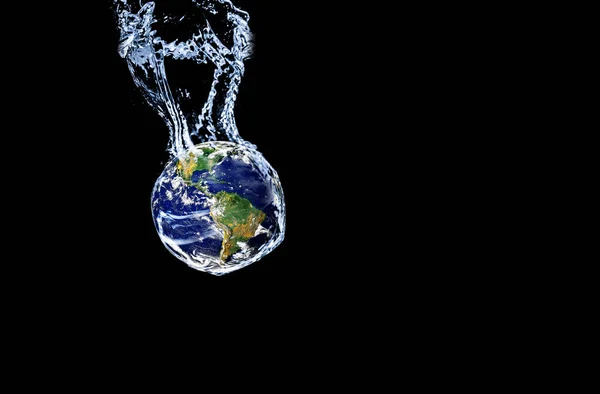 Spadający Glob Rozprysk Wody Koncepcja Powodzi Spowodowanej Globalnym Ociepleniem Element — Zdjęcie stockowe
