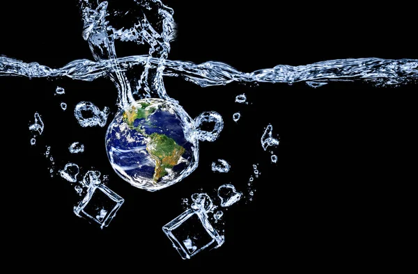 Falling Globe Has Water Splashing Concept Global Flooding Due Global — Stock Photo, Image