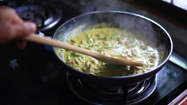 Vaření Pikantní Thajské Jídlo Restované Hovězím Masem Kari Pastou Chilli — Stock video