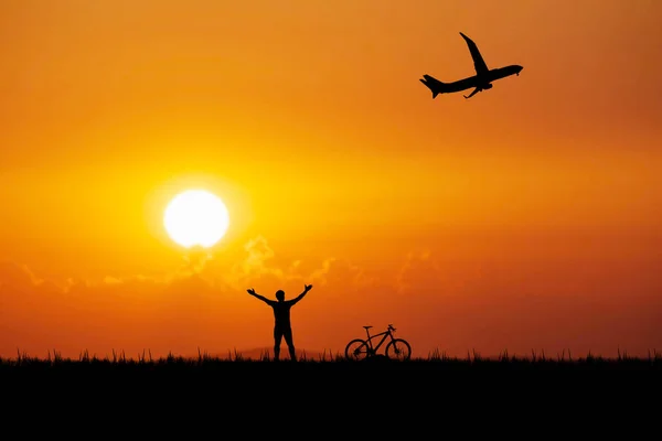 Ciclistas Acenam Para Aviões Passageiros Bela Noite Conceito Viagem — Fotografia de Stock