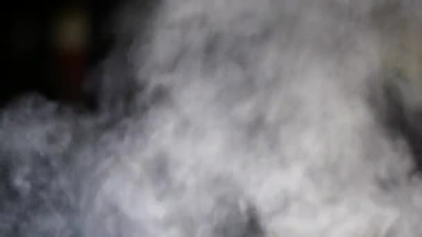 Beyaz Buhar Pan Üstüne Çıkıyor Beyaz Buhar Perde Arkasındaki Büyük — Stok video
