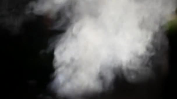 Beyaz Buhar Pan Üstüne Çıkıyor Beyaz Buhar Perde Arkasındaki Büyük — Stok video