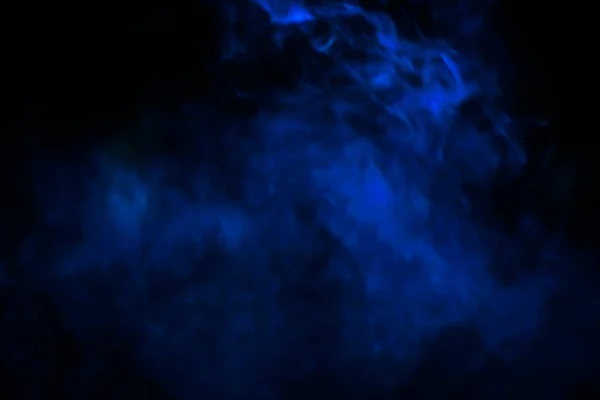 Θολωμένος Φακός Μπλε Καπνός Μαύρο Φόντο Για Χρήση Στο Παρασκήνιο — Φωτογραφία Αρχείου